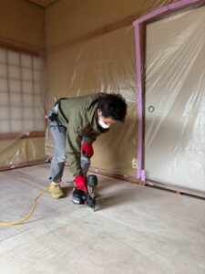 シロアリ駆除・防蟻処理 合板張り付け